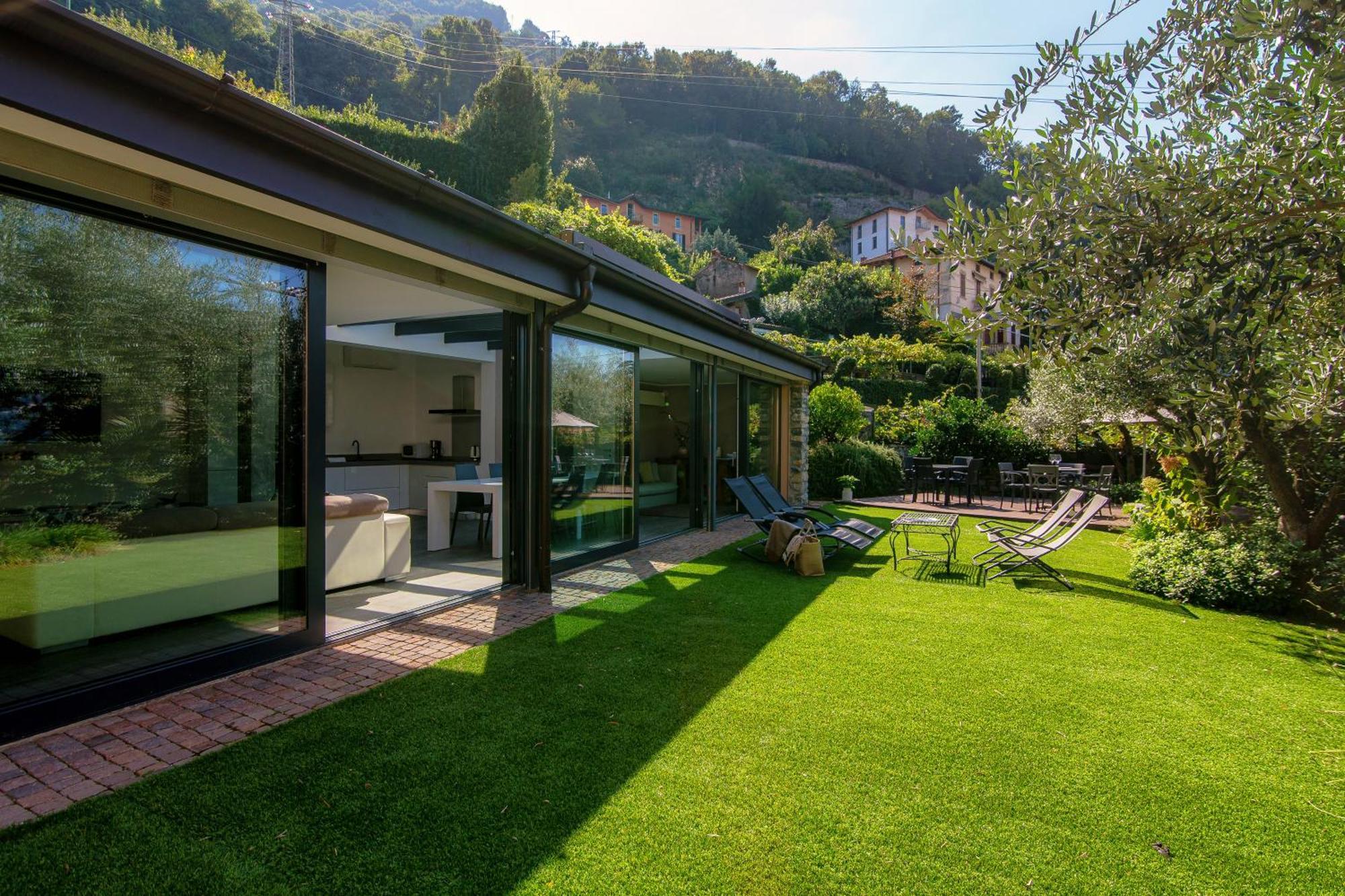 Torno Lumina House - Private Garden & Lake View Extérieur photo